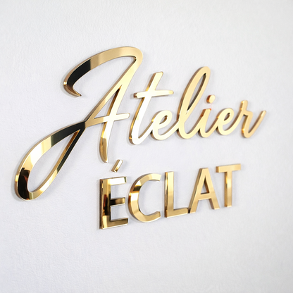 Lettrage mural Atelier Éclat en relief finition or miroir pour enseigne professionnelle